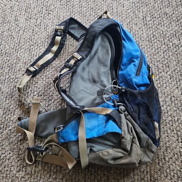 Camelbak Rally 18 100-oz 3L Blue Multi-Pocket Hydration Day Racing Pack Only - Picture 7 of 8